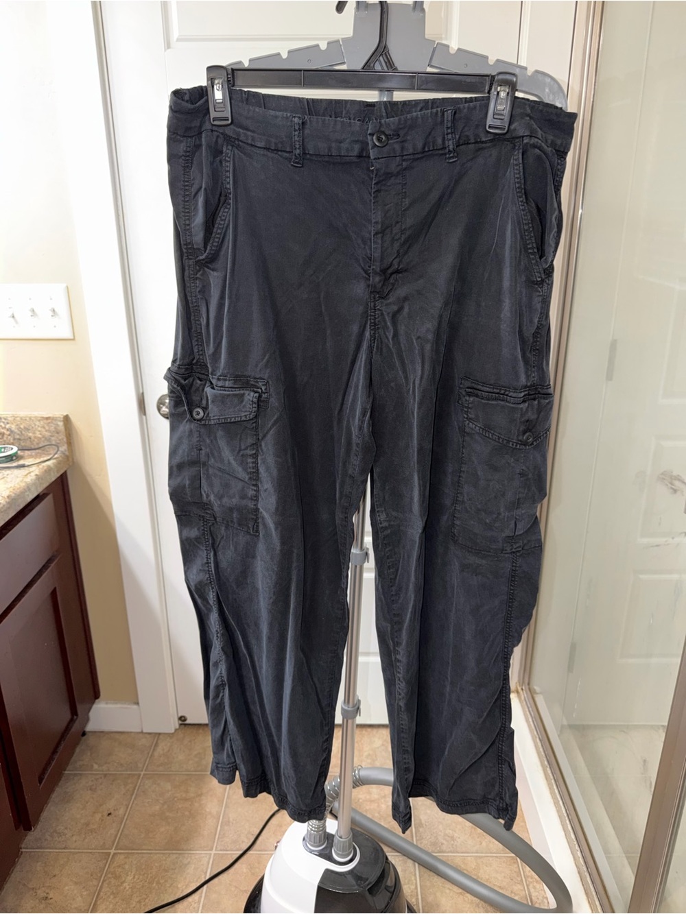 American Eagle Outfitters Black Cargo Pants - Utility Pocket Style